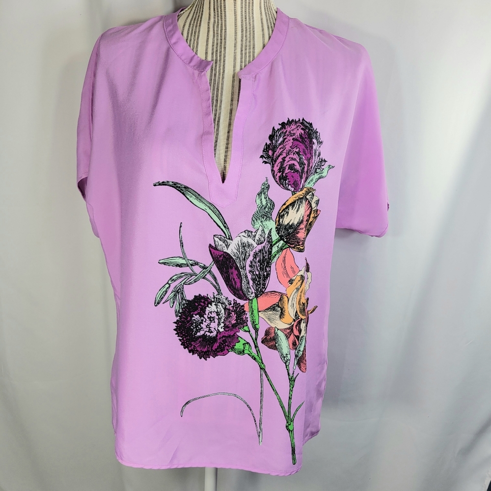 NY&Co Flower Graphic Top Size Medium
